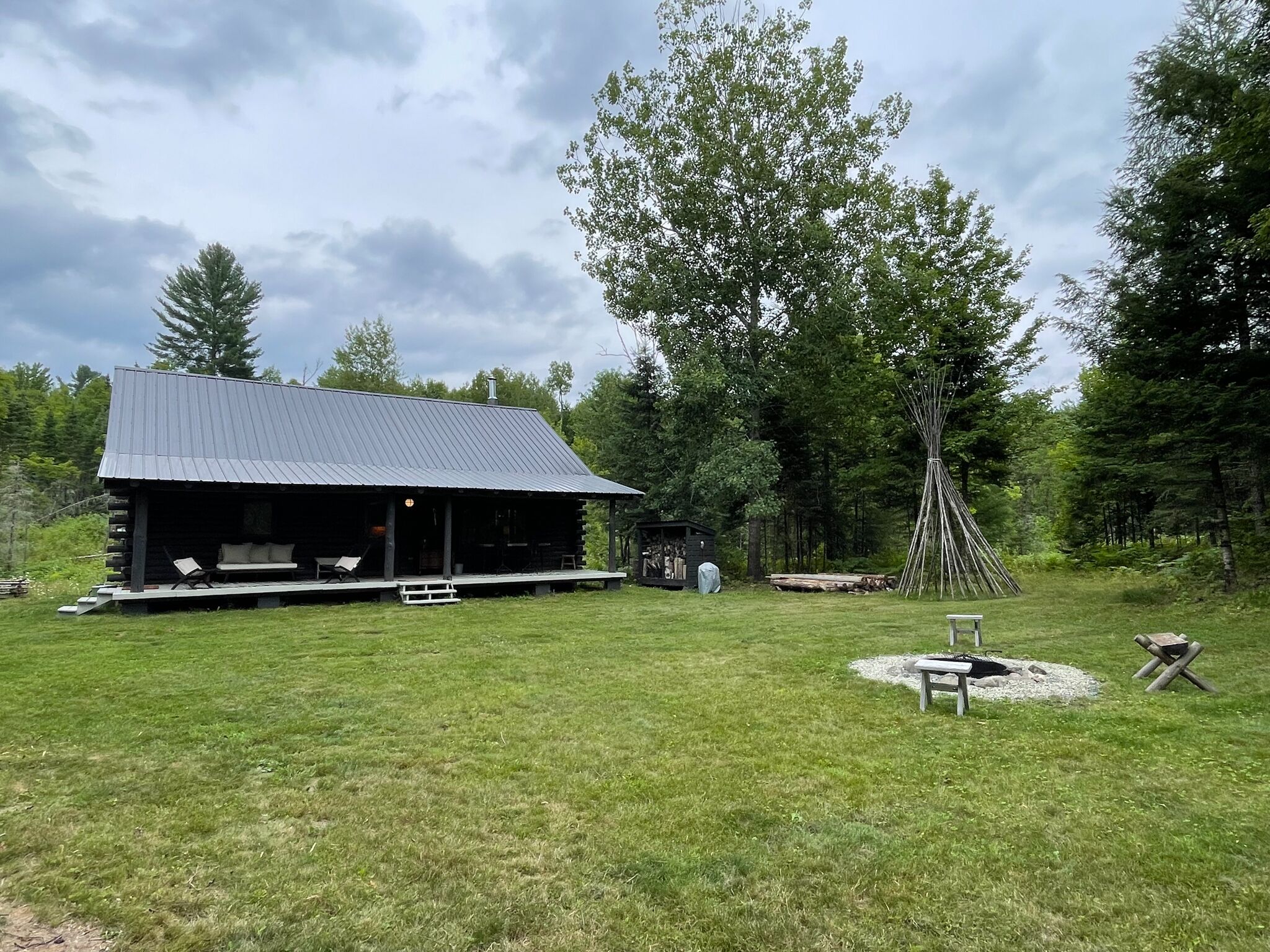 The Riverhaus: (IRON RIVER, MI): On Paint River, Riverfront, Sleeps 6, wifi