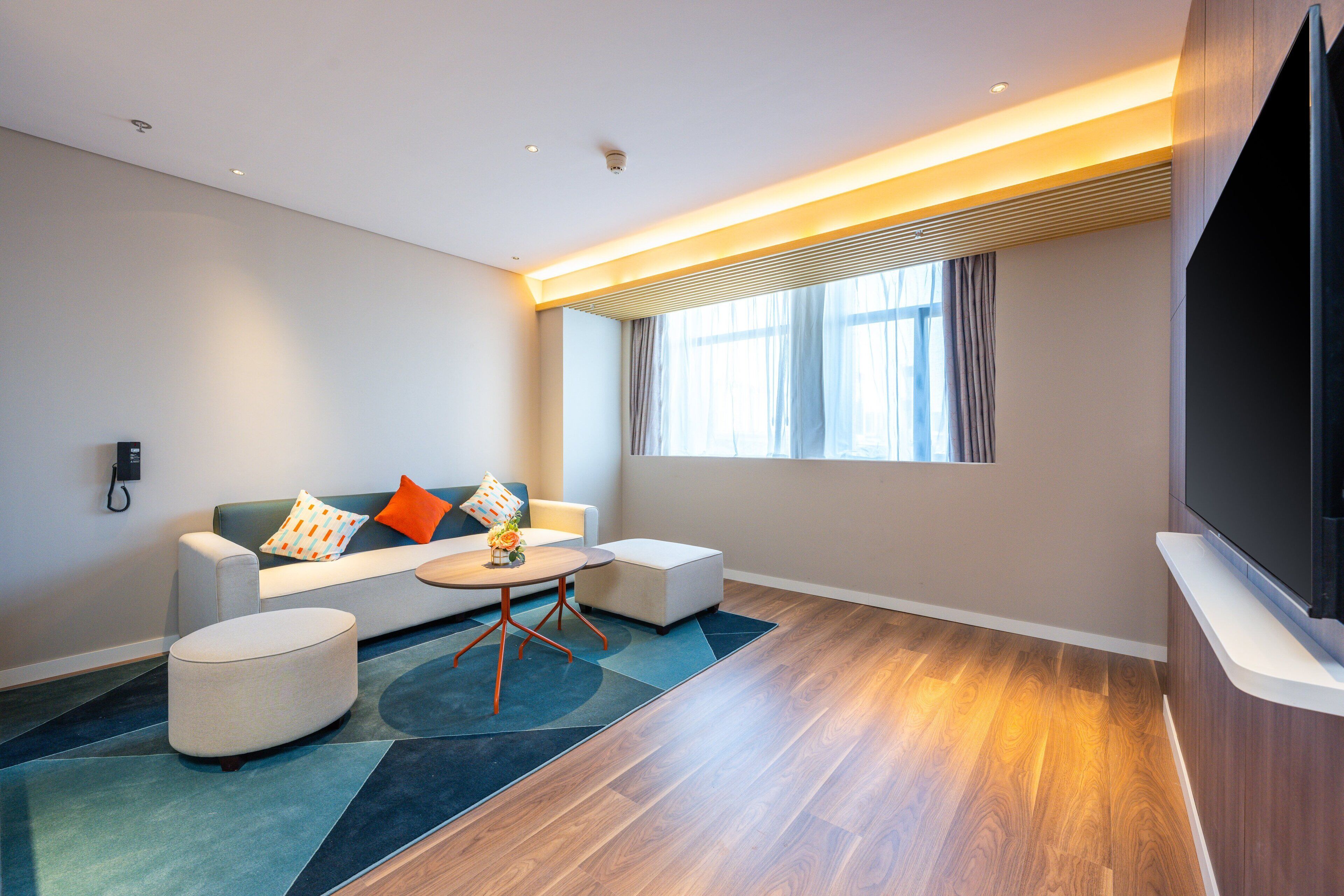 Suite, 1 Bedroom | Desk, soundproofing, bed sheets