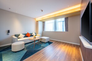 套房, 1 间卧室 | 办公桌、隔音、床单