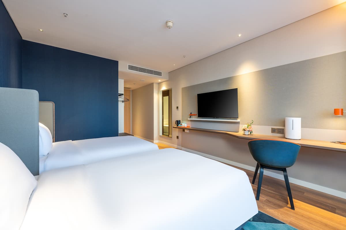 Standaard kamer, 2 eenpersoonsbedden | Een bureau, geluiddichte muren, beddengoed