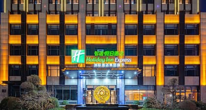 Holiday Inn Express Xinji City Center by IHG