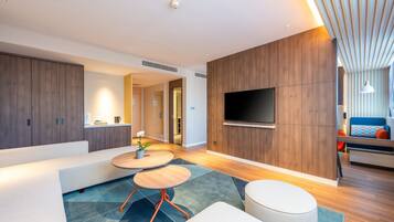 Suite, 1 Bedroom (Separate Bath Walk in Shower) | Desk, soundproofing, bed sheets