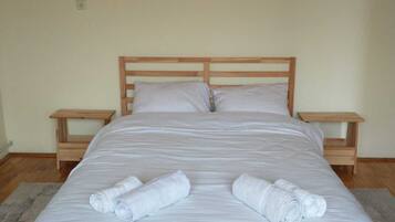 5 soverom, strykejern/-brett, wi-fi og sengetøy