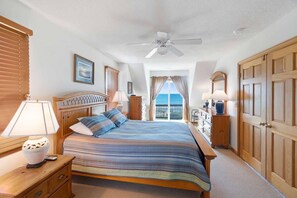 6 bedrooms, desk, free WiFi, bed sheets
