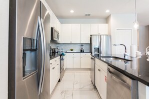 Mikrowelle, Ofen, Herdplatte, Geschirrspüler