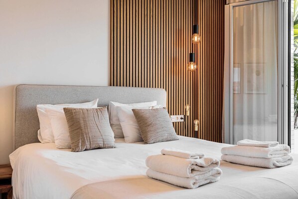 3 habitaciones, tabla de planchar con plancha, wifi y ropa de cama 