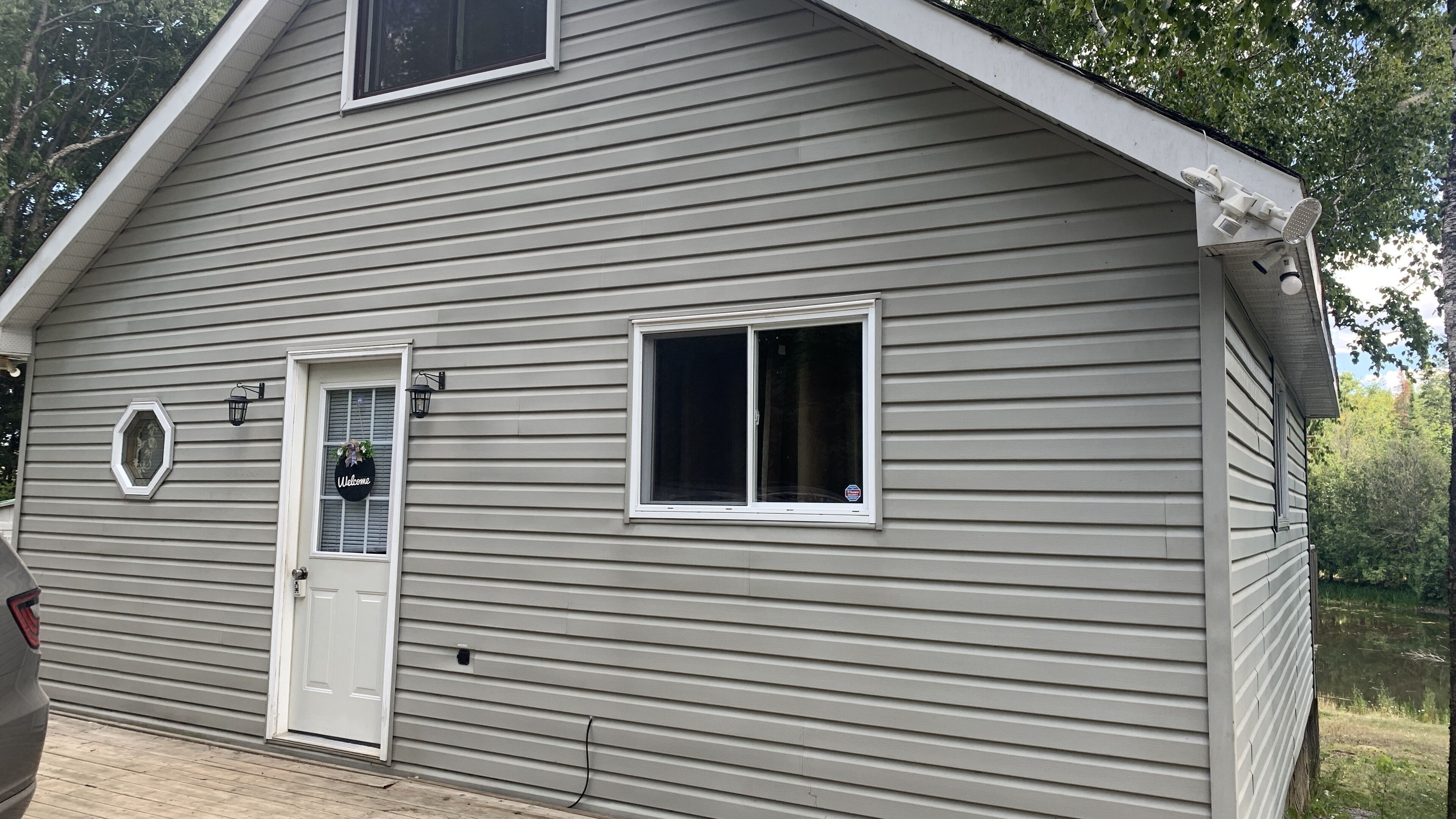 Cozy off grid loft cabin