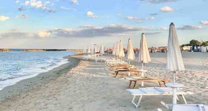 Sea front apartment -high speed wifi, bikes, parking, climate, Marche Region ideal