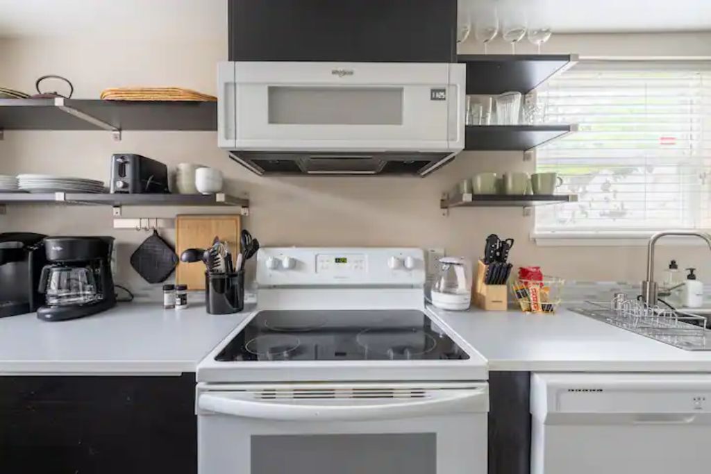 💦A/C & Fast Wifi! ✨Clean & Cozy Modern Refuge