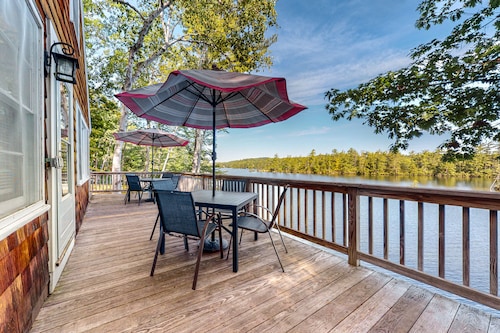 Lakefront cottage with deck, patio, firepit, AC & W/D - secluded location