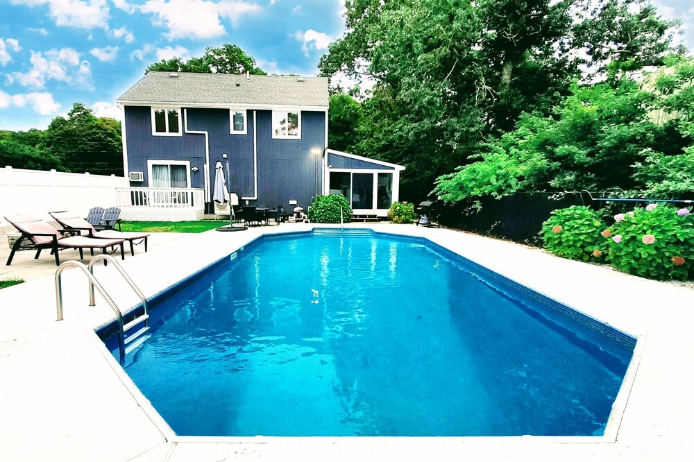Cozy Cape Cod House - Stroll or Bike the Canal