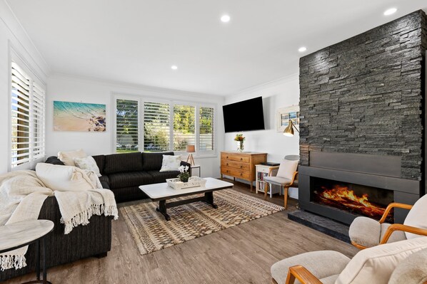 TV, fireplace, offices