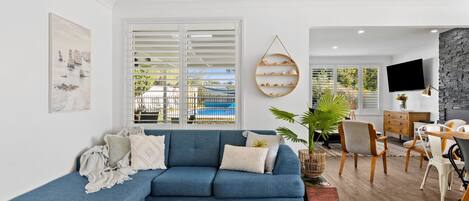 TV, fireplace, offices