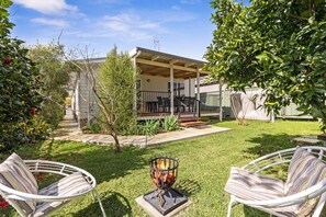 Terrace/patio - Spring cottage • Family 4BR Retreat •Walk to Nowra (Nowra)