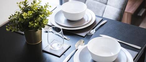 คลับอพาร์ทเมนท์, ห้องน้ำในตัว (Standard) | ร้านอาหาร