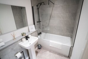 Deluxe-Apartment, mit Bad (Deluxe ) | Badezimmer