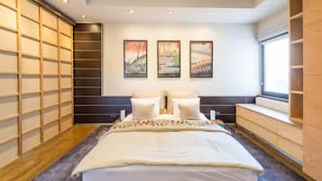 Venus Apartments - Quiet &Spacious Penthouse City Centre | 1 bedroom, premium bedding, blackout curtains, iron/ironing board