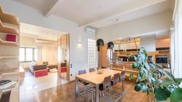 Venus Apartments - Quiet &Spacious Penthouse City Centre | 1 camera, biancheria da letto di alta qualità, tende oscuranti
