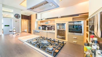 Venus Apartments - Quiet &Spacious Penthouse City Centre | Dapur pribadi | Lemari es, oven, mesin pencuci piring, dan mesin espresso