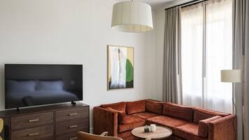Seprai premium, minibar, brankas, dan didekorasi berbeda-beda