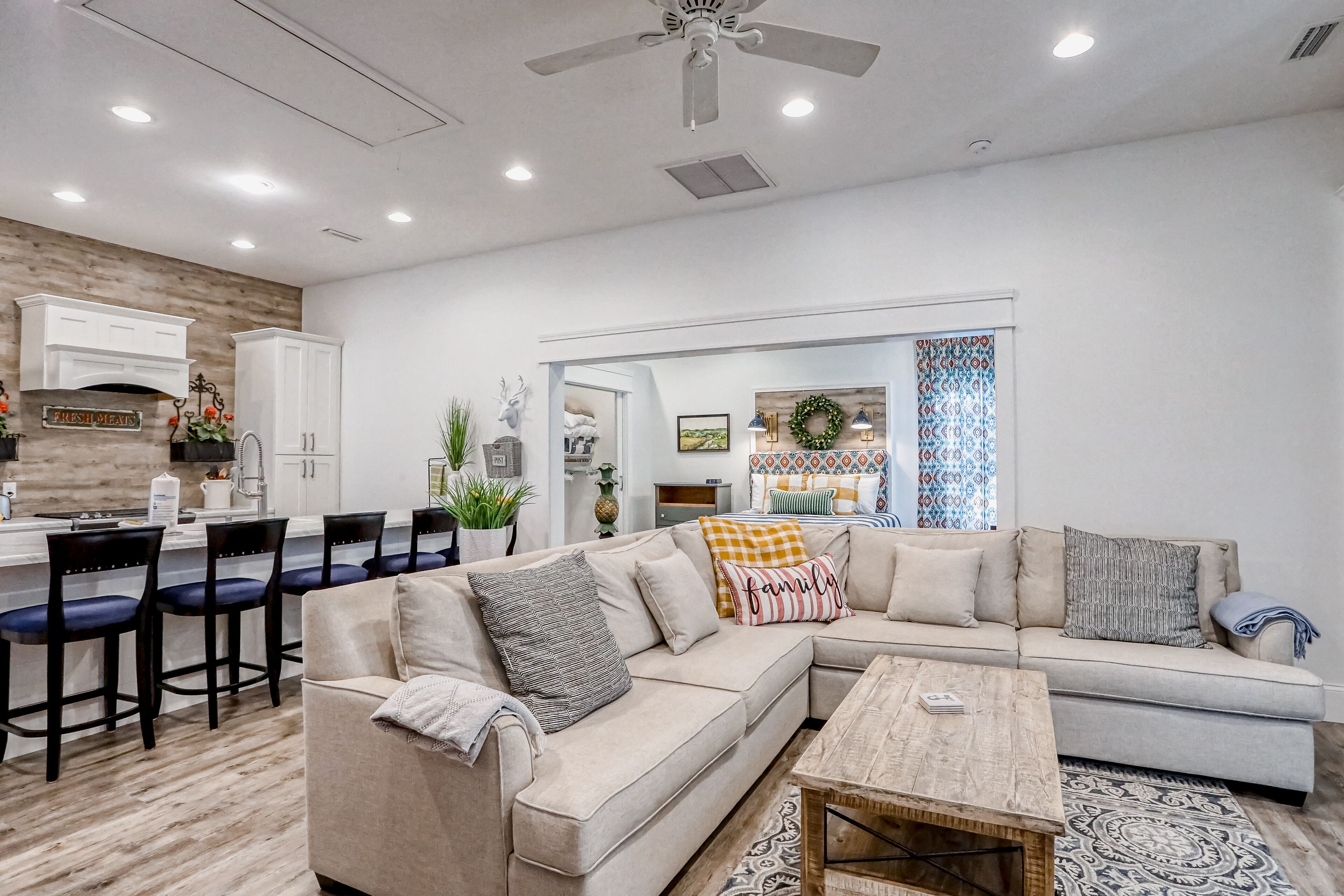 Dog-friendly cottage with private W/D and central AC - walk to the beach