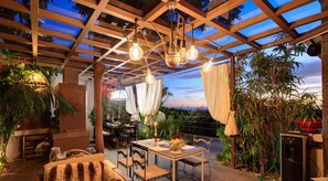 บริการอาหารเช้า อาหารกลางวัน, ร้านอาหารใช้วัตถุดิบสดจากไร่, วิวทะเล