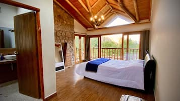 Family Cottage | 3 bedrooms, iron/ironing board, free WiFi, bed sheets