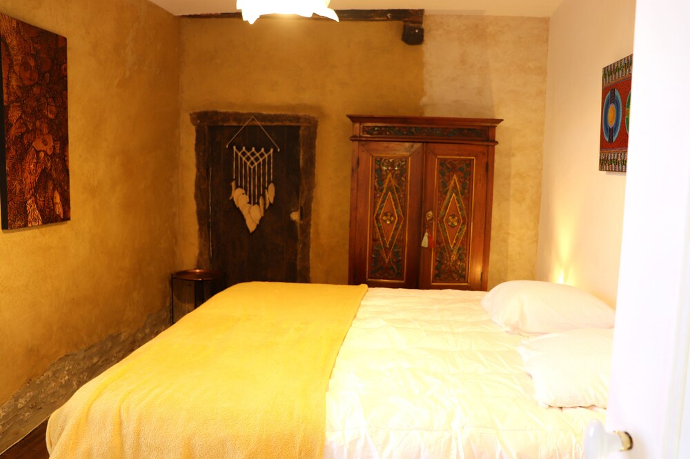 Charm and Nature - Bedroom in a mud house in the Pays de Brocéliande
