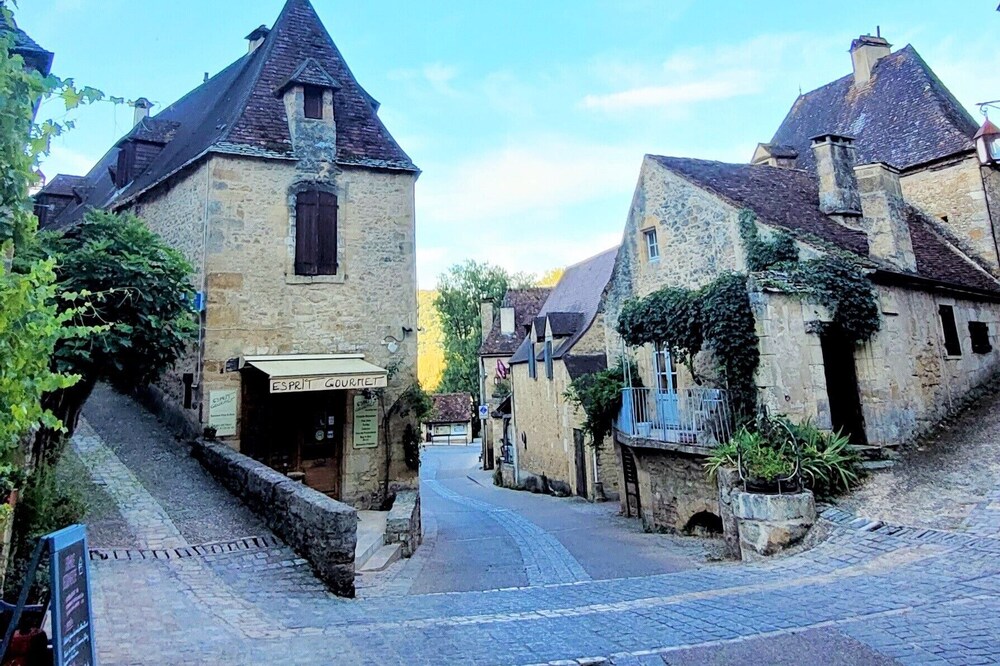 Apartment for 4 people in the heart of Beynac with all shops