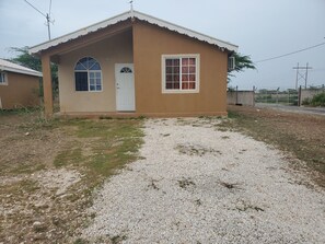 House | Exterior - Beautiful 1-bed House in Old Harbour, Gated (Old Harbour)