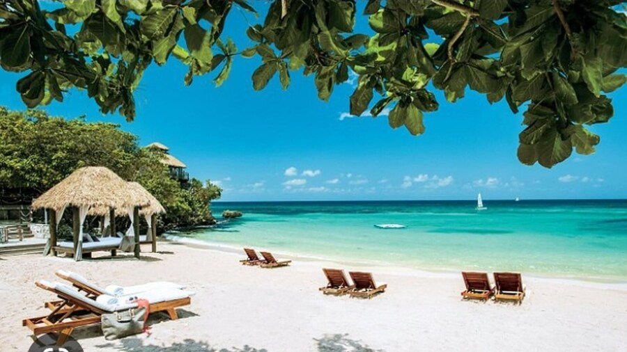 Beautiful 1-bed House in Old Harbour, Gated