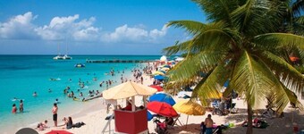 Beautiful 1-bed House in Old Harbour, Gated