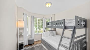 4 Schlafzimmer, BĂŒgeleisen/BĂŒgelbrett, kostenloses WLAN, BettwĂ€sche