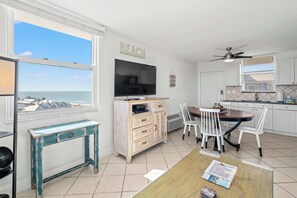 Dining - Penthouse Views - Steps From the Shore 2001 (Bonita Springs)