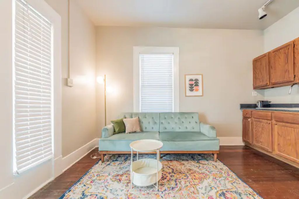 ✨Clean & Cute by the Pearl 2 blks to food & fun!