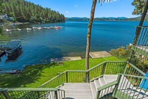 Property grounds - Incredible Waterfront Lakehouse on Liberty Lake (Liberty Lake)