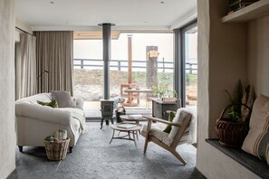 Luxury Apartment, Private Bathroom, Sea View (Private Gate Lodge) | Lounge - Gate Lodge@white Strand (Miltown Malbay)