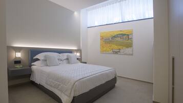 1 bedroom, in-room safe, desk, iron/ironing board
