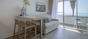 Panorama apartment with dreamy sea view of the fairytale bay