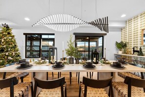 Dining - Upgraded Premium_Private Hot Tub_Lake View_Free Tickets_Game Room_Cmty Indoor Pool (Hollister)