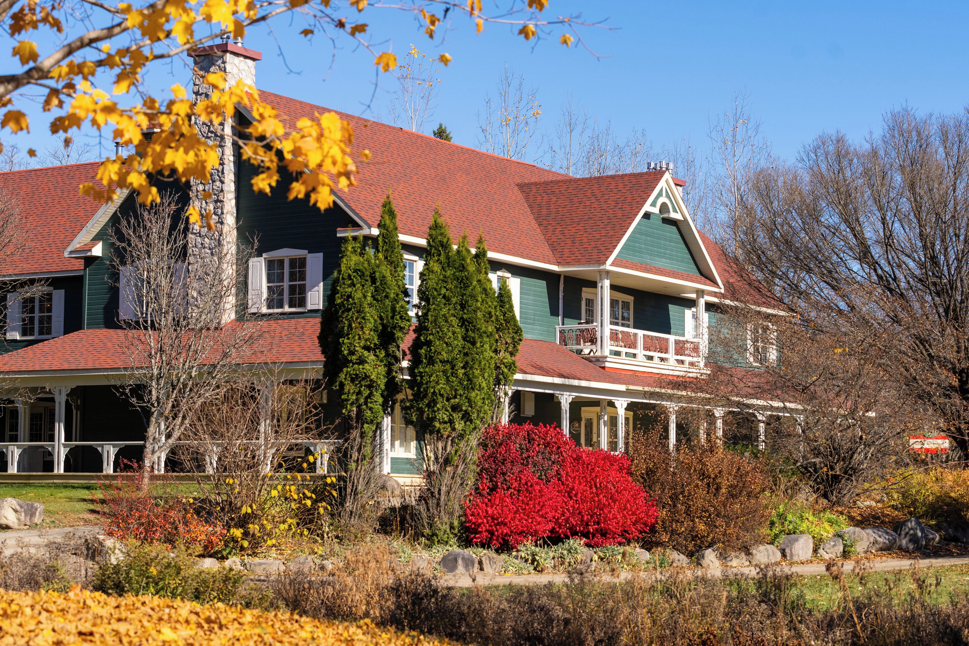 Vista frontal de la propiedad