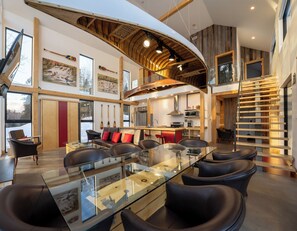 Panoramic Chalet | Living area | 43-inch flat-screen TV with cable channels, books