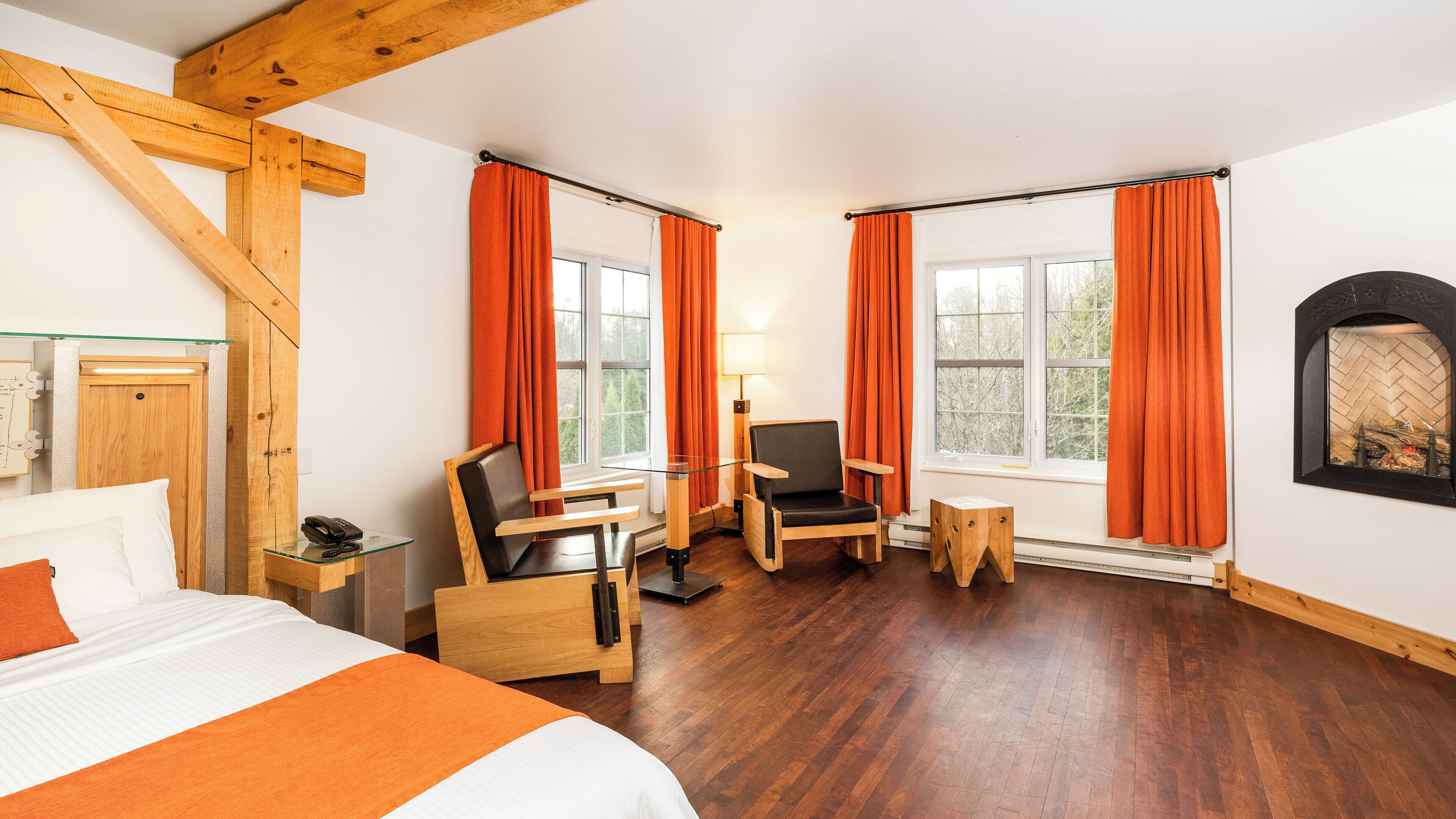 Habitación cuádruple de lujo | Cortinas blackout y ropa de cama 