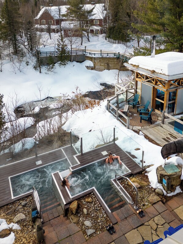 Couples treatment rooms, sauna, hot tub, body treatments