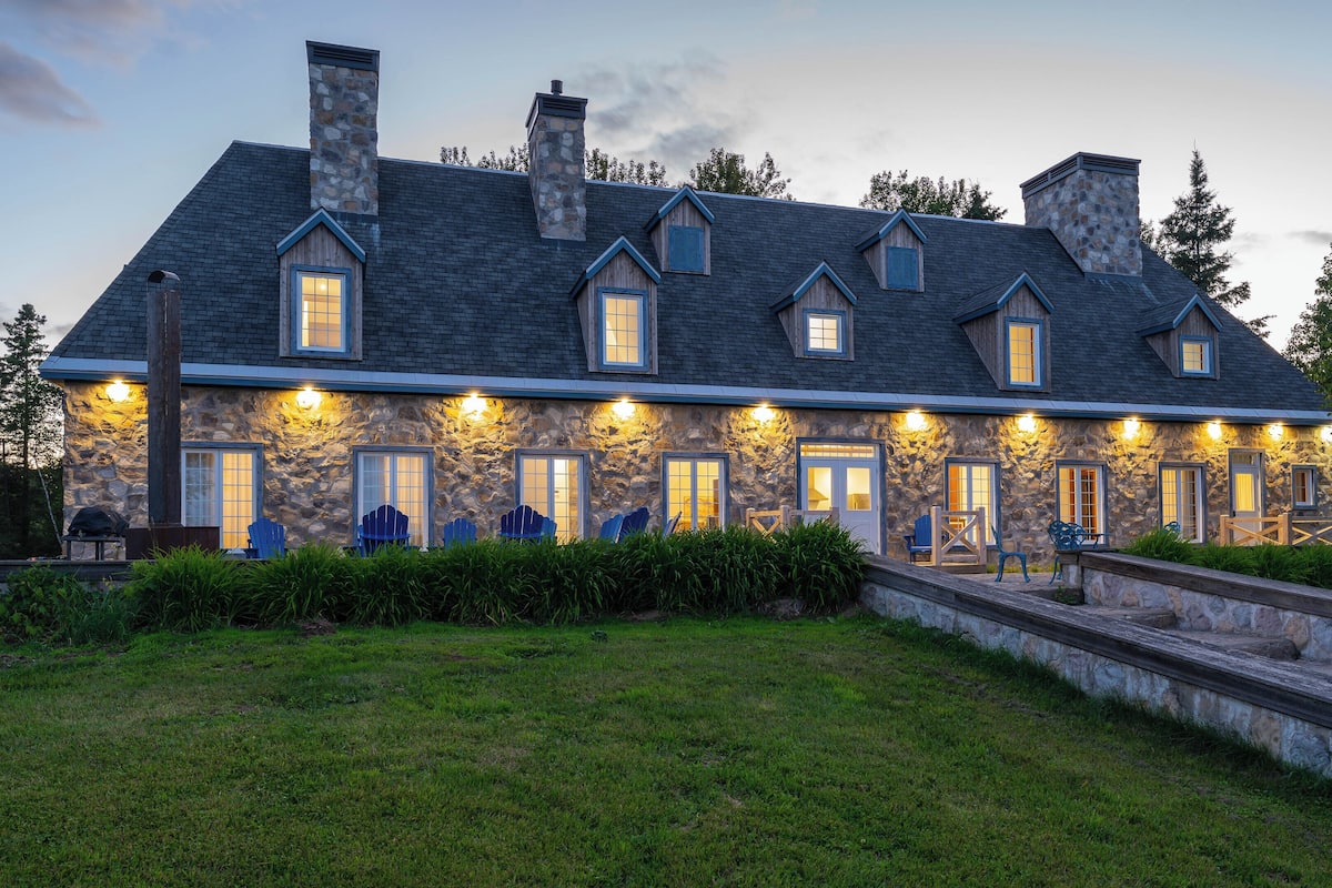 Luxury Chalet, Park View | 3 bedrooms, blackout drapes, bed sheets