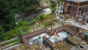 Couples treatment rooms, sauna, hot tub, body treatments