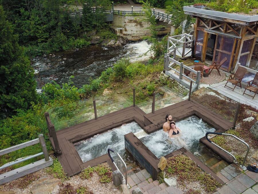 Couples treatment rooms, sauna, hot tub, body treatments