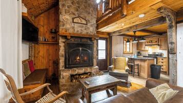 Family Chalet | Living area | 43-inch flat-screen TV with cable channels, books