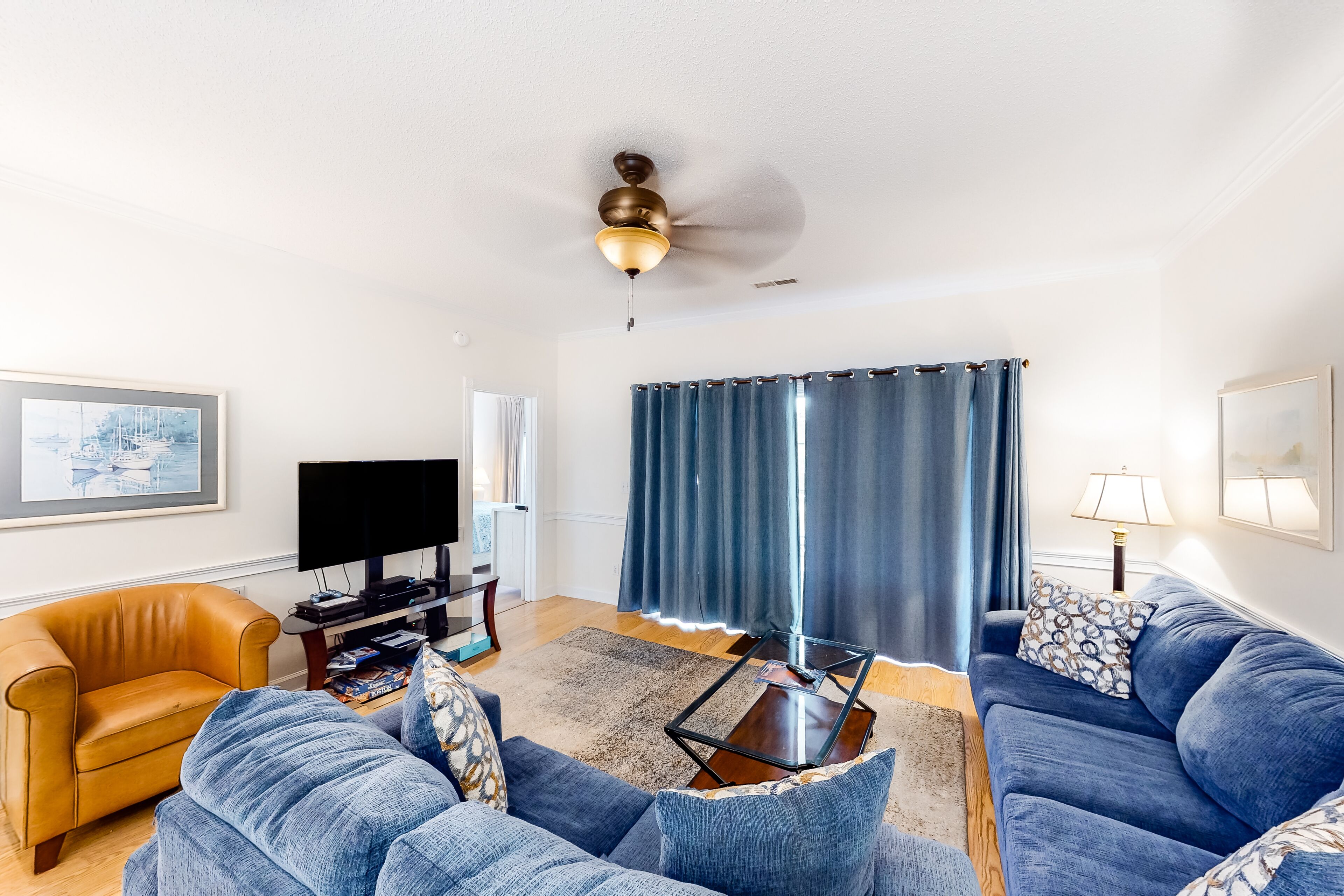 Lovely condo with pool, on-site golf, balcony, central AC & washer/dryer