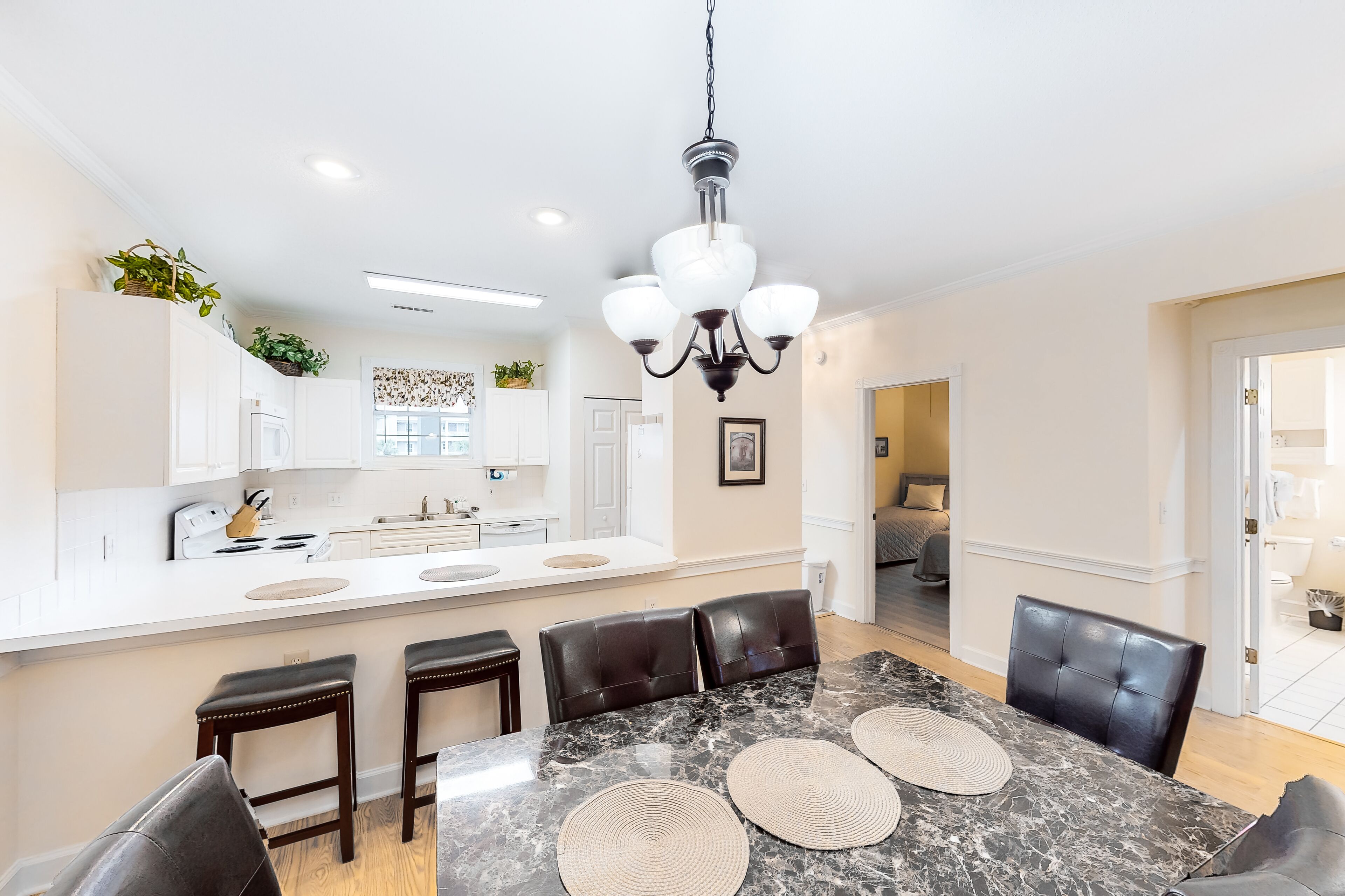 Lovely condo with pool, on-site golf, balcony, central AC & washer/dryer